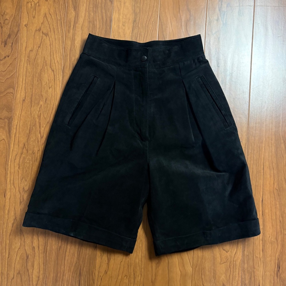 Tannery West Vintage Black Suede Leather Pleated Shorts High Waisted Size 6 L469